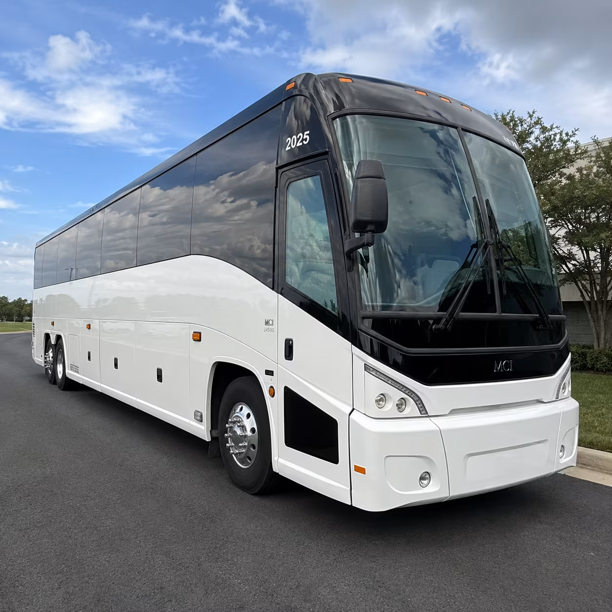 airport transfers and off site parking shuttles for sammamish companies