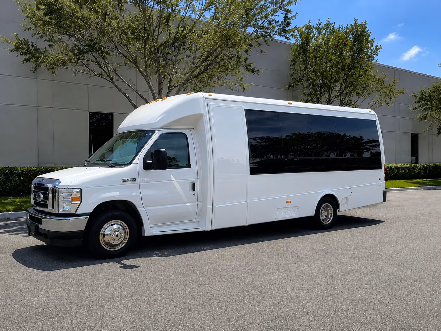 charter buses to climate pledge arena shows in seattle